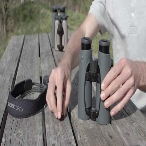 SWAROVSKI EL 8.5x42 Binocular - Green, 399 ft/1000 yds, 4.9-mm exit pupils