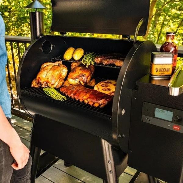 TRAEGER PRO 575 WOOD PELLET GRILL - TFB57GLEC
