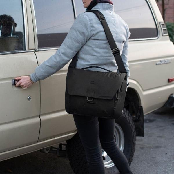 Peak Design Everyday Messenger 13L v2 - Black - BEDM-13-BK-2