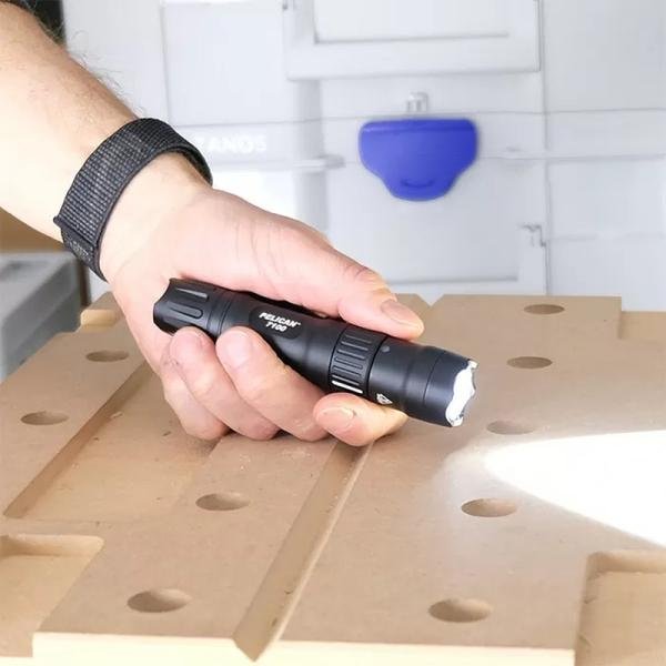 Pelican 7100,LED LI-ION RECHARGEABLE - 071000-0000-110