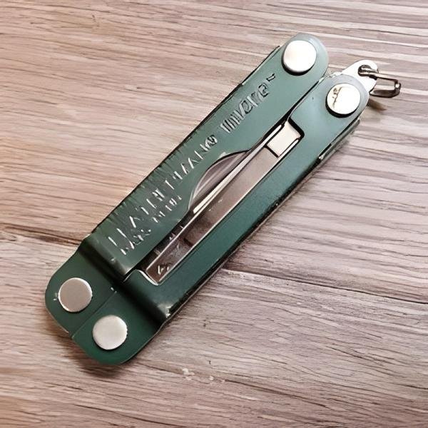 AT Leatherman Micra-Green AL/Peg-Int **DISC** - AT64350183N